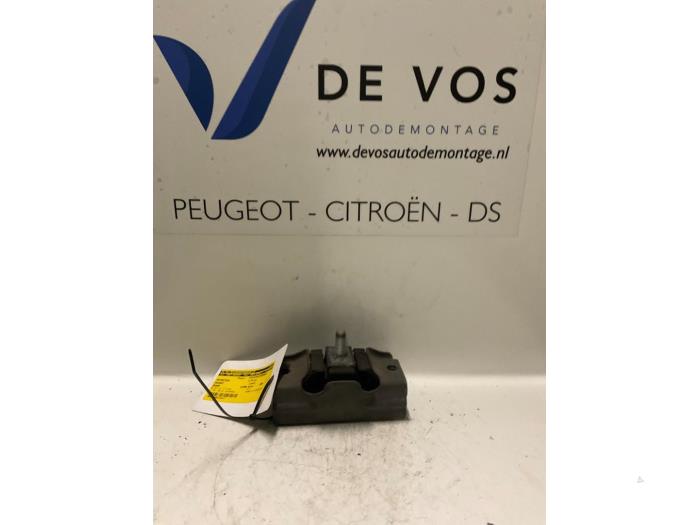 Gebruikte Motorsteun Peugeot Boxer (230P) 1.9D Prijs € 25,00 Margeregeling aangeboden door De Vos Onderdelen