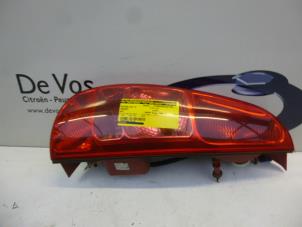 Gebruikte Achterlicht rechts Peugeot 807 2.0 16V Prijs € 55,00 Margeregeling aangeboden door De Vos Autodemontagebedrijf