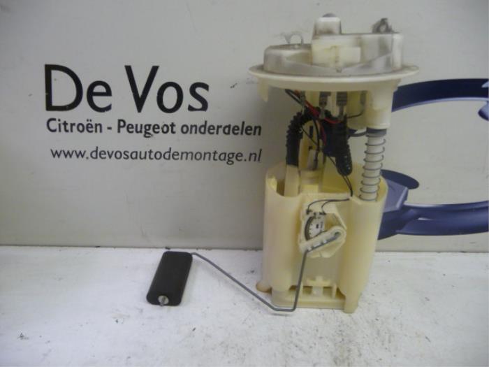 Gebruikte Tank element Pomp Peugeot 206 (2A/C/H/J/S) 1.1 XN,XR Prijs € 55,00 Margeregeling aangeboden door De Vos Onderdelen