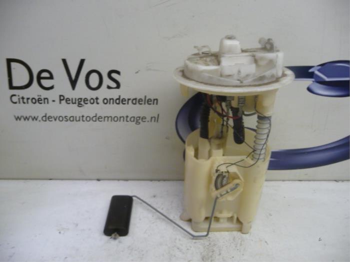 Gebruikte Tank element Pomp Peugeot 206 (2A/C/H/J/S) 1.6 XS,XT Prijs € 55,00 Margeregeling aangeboden door De Vos Onderdelen