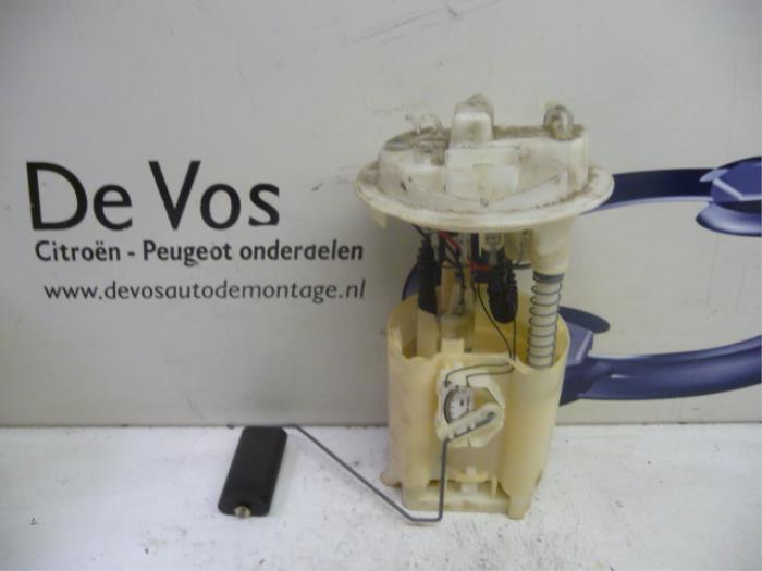 Gebruikte Tank element Pomp Peugeot 206 (2A/C/H/J/S) 1.1 XN,XR Prijs € 55,00 Margeregeling aangeboden door De Vos Onderdelen
