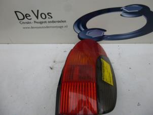 Gebruikte Achterlicht rechts Peugeot 306 Prijs € 35,00 Margeregeling aangeboden door De Vos Autodemontagebedrijf