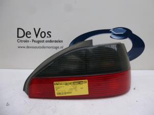 Gebruikte Achterlicht rechts Peugeot 306 (7B) 1.9 D Kat. Prijs € 35,00 Margeregeling aangeboden door De Vos Autodemontagebedrijf