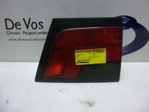 Gebruikte Achterlicht rechts Peugeot 806 2.1 TD 12V Prijs € 35,00 Margeregeling aangeboden door De Vos Autodemontagebedrijf