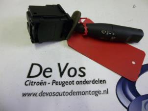 Gebruikte Schakelaar Ruitenwisser Peugeot 106 II 1.1 XN,XR,XT,Accent Prijs € 25,00 Margeregeling aangeboden door De Vos Autodemontagebedrijf