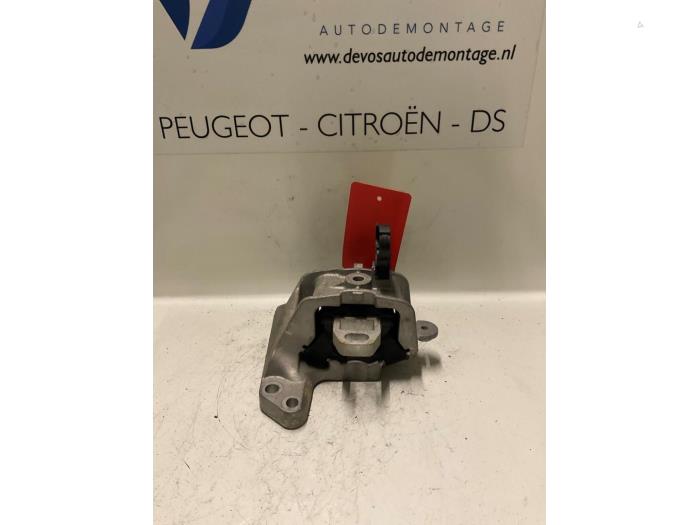 Gebruikte Versnellingsbak Rubber Peugeot 407 (6D) 1.8 16V Prijs € 45,00 Margeregeling aangeboden door De Vos Onderdelen