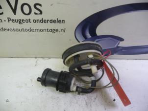 Gebruikte Tank element Pomp Peugeot 306 (7A/C/S) 1.4 XN,XR,XA,XRA Prijs € 45,00 Margeregeling aangeboden door De Vos Onderdelen