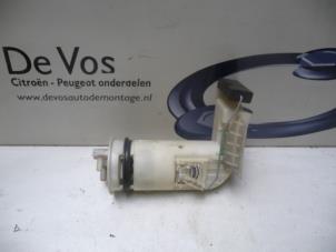 Gebruikte Brandstofpomp Elektrisch Peugeot 106 II 1.0 Prijs € 45,00 Margeregeling aangeboden door De Vos Autodemontagebedrijf