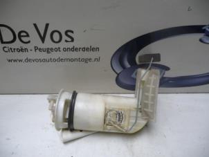 Gebruikte Brandstofpomp Elektrisch Peugeot 106 II 1.0 Prijs € 45,00 Margeregeling aangeboden door De Vos Autodemontagebedrijf