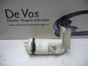 Gebruikte Brandstofpomp Elektrisch Peugeot 106 II 1.0 Prijs € 55,00 Margeregeling aangeboden door De Vos Autodemontagebedrijf