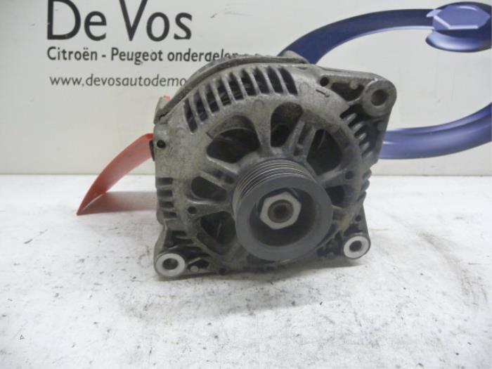 Gebruikte Dynamo Peugeot 406 Coupé (8C) 2.9 V6 24V Prijs € 70,00 Margeregeling aangeboden door De Vos Onderdelen