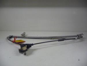 Gebruikte Ruitmechaniek 4Deurs rechts-voor Peugeot Boxer (230L) 1.9dT 270C Prijs € 45,00 Margeregeling aangeboden door De Vos Onderdelen