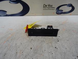 Gebruikte Display Interieur Peugeot Partner 1.9D Prijs € 55,00 Margeregeling aangeboden door De Vos Onderdelen