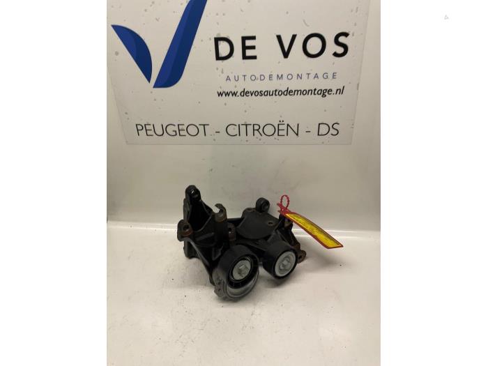 Gebruikte Dynamosteun boven Citroen Jumpy (BS/BT/BY/BZ) 1.9Di Prijs € 45,00 Margeregeling aangeboden door De Vos Onderdelen