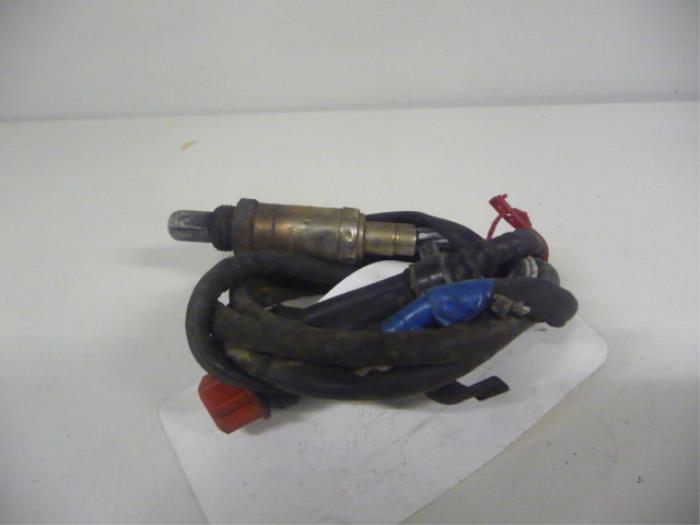 Gebruikte Lambda Sonde Peugeot 605 (6B) 2.0 SL,SLi Prijs € 45,00 Margeregeling aangeboden door De Vos Onderdelen