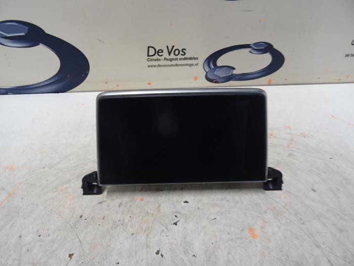 Gebruikte Display Interieur Peugeot 3008 Prijs € 250,00 Margeregeling aangeboden door De Vos Onderdelen