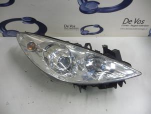 Gebruikte Koplamp rechts Peugeot 307 SW (3H) 1.6 HDiF 110 16V Prijs € 80,00 Margeregeling aangeboden door De Vos Onderdelen