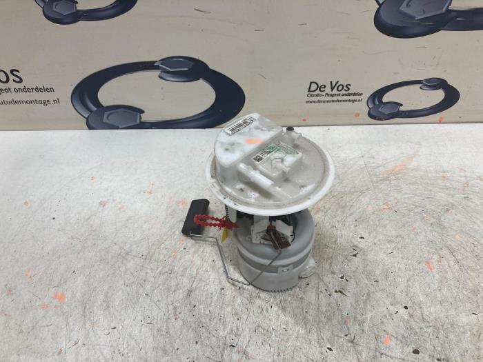 Gebruikte Tank element Pomp Peugeot 3008 II (M4/MC/MJ/MR) 1.6 e-THP 165 16V Prijs € 135,00 Margeregeling aangeboden door De Vos Onderdelen