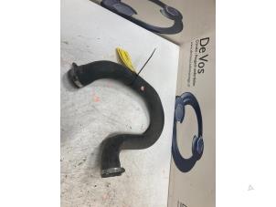 Gebruikte Intercooler Slang Peugeot 3008 II (M4/MC/MJ/MR) 1.6 e-THP 165 16V Prijs € 35,00 Margeregeling aangeboden door De Vos Onderdelen