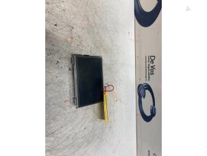 Gebruikte Display Interieur Peugeot 208 I (CA/CC/CK/CL) 1.2 12V e-THP PureTech 110 Prijs € 250,00 Margeregeling aangeboden door De Vos Onderdelen