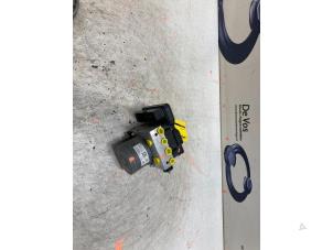 Gebruikte ABS Pomp Peugeot 5008 II (M4/MC/MJ/MR) Prijs € 250,00 Margeregeling aangeboden door De Vos Onderdelen