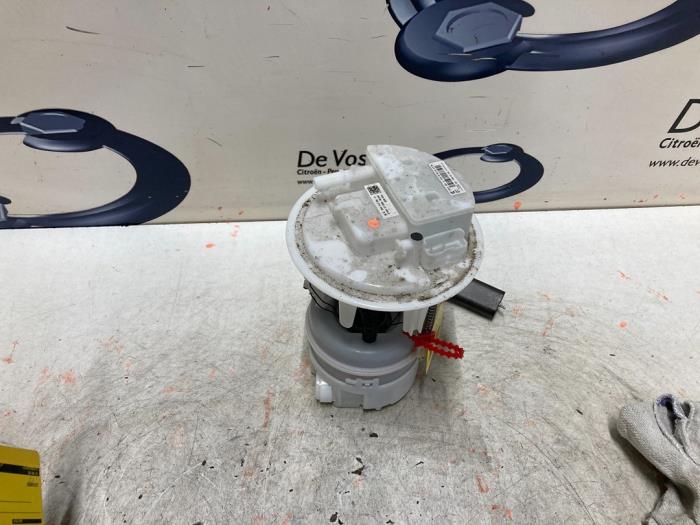 Gebruikte Tank element Pomp Peugeot 3008 II (M4/MC/MJ/MR) 1.6 e-THP 165 16V Prijs € 135,00 Margeregeling aangeboden door De Vos Onderdelen
