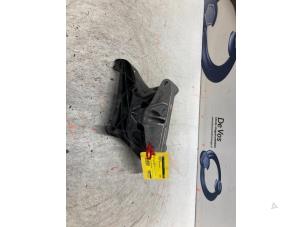 Gebruikte Motorrubber Peugeot 3008 II (M4/MC/MJ/MR) 1.6 e-THP 165 16V Prijs € 80,00 Margeregeling aangeboden door De Vos Onderdelen