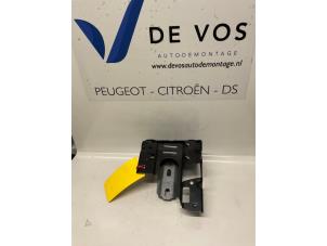 Gebruikte Motorrubber Citroen DS3 (SA) 1.6 HDiF 16V Prijs € 45,00 Margeregeling aangeboden door De Vos Onderdelen