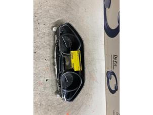 Gebruikte Kilometerteller KM Peugeot 2008 (CU) 1.2 12V e-THP PureTech 110 Prijs € 135,00 Margeregeling aangeboden door De Vos Onderdelen