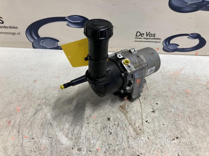 Gebruikte Pomp Servo Peugeot Partner Tepee (7A/B/C/D/E/F/G/J/P/S) 1.2 12V e-THP PureTech 110 Prijs € 250,00 Margeregeling aangeboden door De Vos Onderdelen
