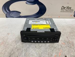 Gebruikte Radio CD Speler Peugeot 5008 Prijs € 50,00 Margeregeling aangeboden door De Vos Onderdelen