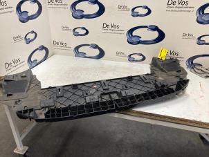 Gebruikte Bumperbalk voor Peugeot 3008 Prijs € 70,00 Margeregeling aangeboden door De Vos Onderdelen