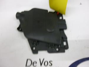 Gebruikte Zekeringkast Citroen C3 Picasso (SH) 1.6 16V VTI 120 Prijs € 25,00 Margeregeling aangeboden door De Vos Autodemontagebedrijf