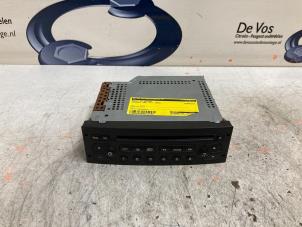 Gebruikte Radio CD Speler Peugeot 206 (2A/C/H/J/S) 1.4 XR,XS,XT,Gentry Prijs € 50,00 Margeregeling aangeboden door De Vos Autodemontagebedrijf