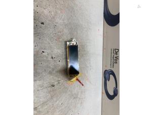 Gebruikte Display Interieur Peugeot 207 CC (WB) 1.6 16V THP Prijs € 70,00 Margeregeling aangeboden door De Vos Onderdelen