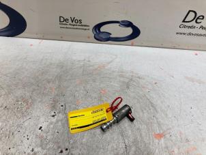 Gebruikte Oliepomp schakelaar Peugeot 2008 Prijs € 90,00 Margeregeling aangeboden door De Vos Onderdelen