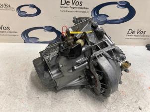 Gebruikte Versnellingsbak Peugeot 406 Coupé (8C) 2.2 16V Prijs € 250,00 Margeregeling aangeboden door De Vos Autodemontagebedrijf