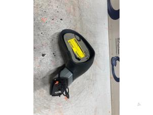 Gebruikte Spiegel Buiten links Peugeot 207 CC (WB) 1.6 16V Prijs € 70,00 Margeregeling aangeboden door De Vos Onderdelen