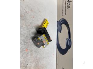 Gebruikte ABS Pomp Peugeot 208 Prijs € 160,00 Margeregeling aangeboden door De Vos Onderdelen