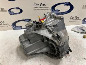 Gebruikte Versnellingsbak Peugeot 208 Prijs € 950,00 Margeregeling aangeboden door De Vos Onderdelen