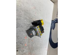 Gebruikte ABS Pomp Peugeot 3008 II (M4/MC/MJ/MR) 1.5 BlueHDi 130 Prijs € 250,00 Margeregeling aangeboden door De Vos Onderdelen