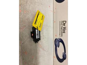 Gebruikte Computer Diversen Peugeot 3008 II (M4/MC/MJ/MR) 1.6 16V HYbrid 225 Prijs € 55,00 Margeregeling aangeboden door De Vos Onderdelen