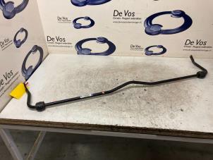 Gebruikte Stabilisatorstang achter Peugeot 3008 II (M4/MC/MJ/MR) 1.6 16V HYbrid 225 Prijs € 45,00 Margeregeling aangeboden door De Vos Onderdelen