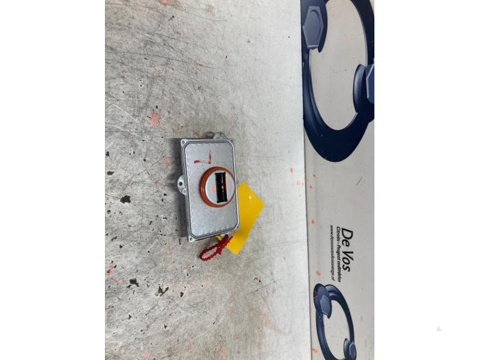 Gebruikte Xenon module Peugeot 2008 (UD/UK/UR/US/UX) 1.2 VTi 12V PureTech 130 Prijs € 100,00 Margeregeling aangeboden door De Vos Onderdelen