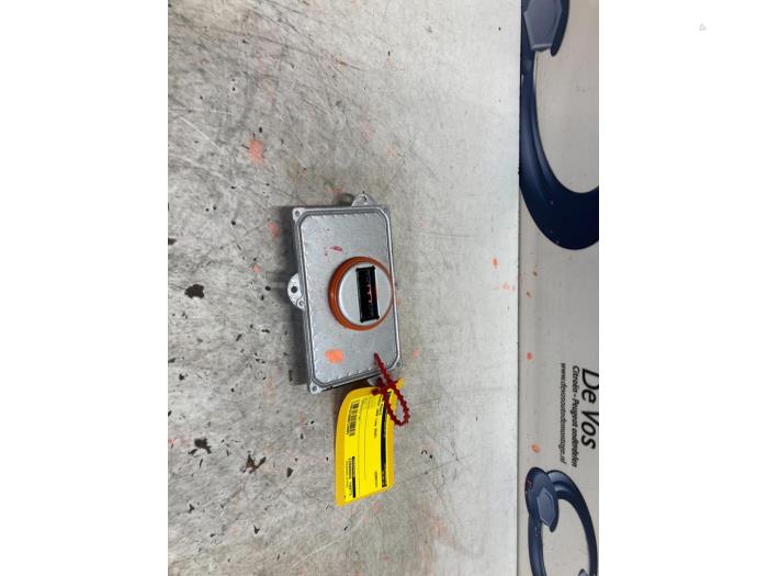 Gebruikte Xenon module Peugeot 2008 (UD/UK/UR/US/UX) 1.2 VTi 12V PureTech 130 Prijs € 100,00 Margeregeling aangeboden door De Vos Onderdelen