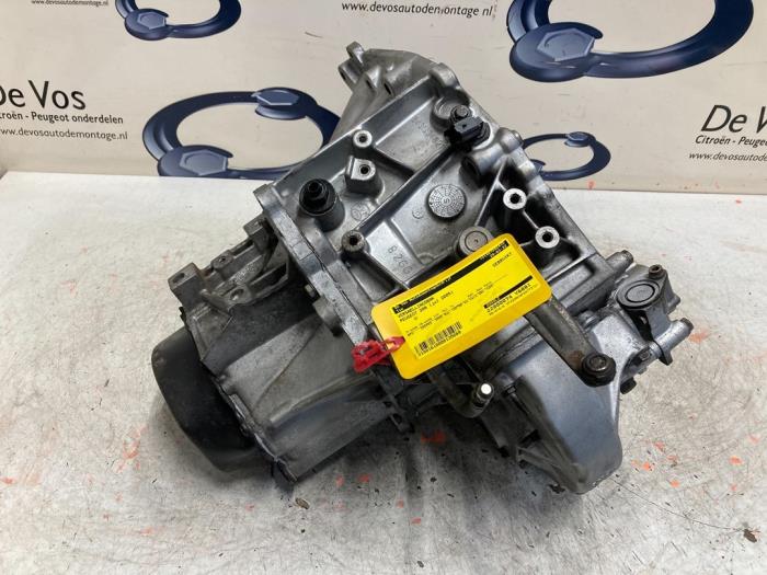 Gebruikte Versnellingsbak Peugeot 206 CC (2D) 2.0 16V Prijs € 350,00 Margeregeling aangeboden door De Vos Onderdelen