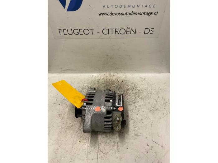 Gebruikte Dynamo Peugeot 107 1.0 12V Prijs € 55,00 Margeregeling aangeboden door De Vos Onderdelen