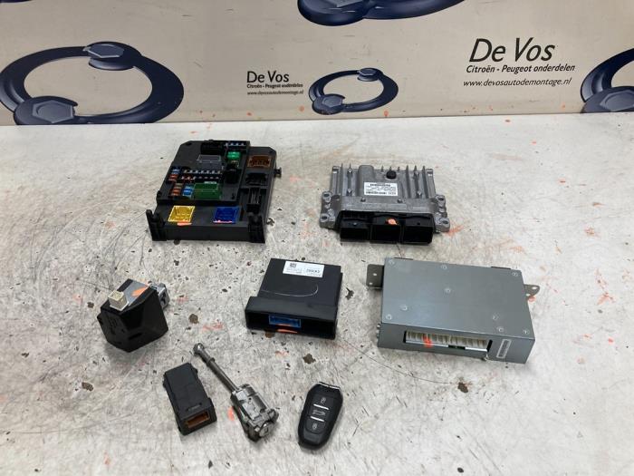 Gebruikte Computer Motormanagement Peugeot 508 SW (8E/8U) 2.0 RXH HYbrid4 16V Prijs € 350,00 Margeregeling aangeboden door De Vos Onderdelen