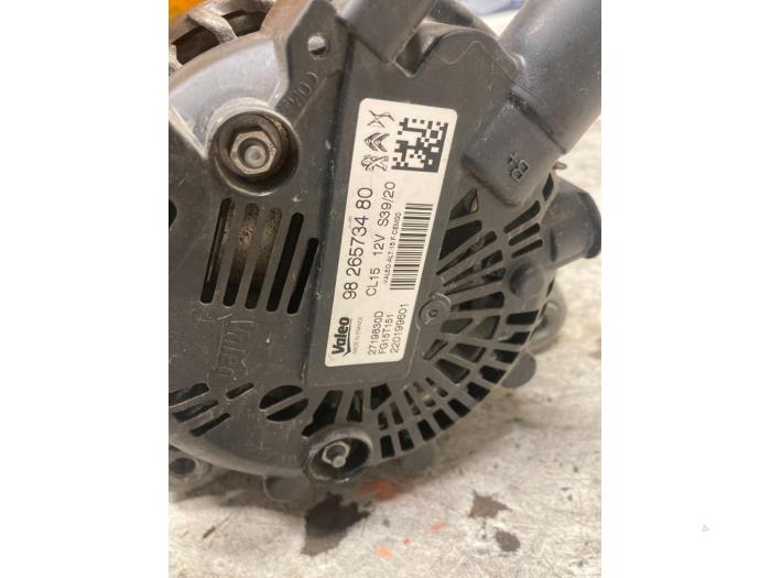 Dynamo van een Opel Corsa F (UB/UH/UP) 1.2 12V 75 2020