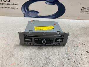 Gebruikte Radio CD Speler Peugeot 308 SW (4E/H) 1.6 16V THP 150 Prijs € 250,00 Margeregeling aangeboden door De Vos Onderdelen